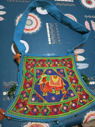 Bolso artesanal bordado elefante