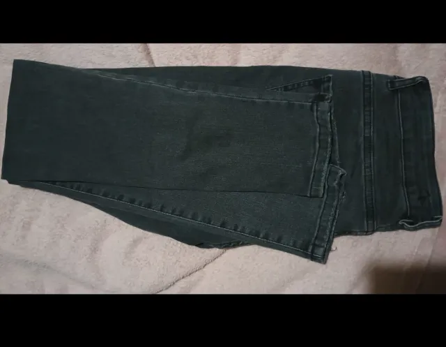 Pantalón vaquero gris oscuro