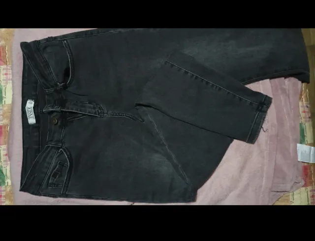 Pantalón vaquero gris oscuro