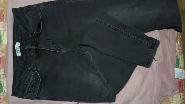 Pantalón vaquero gris oscuro