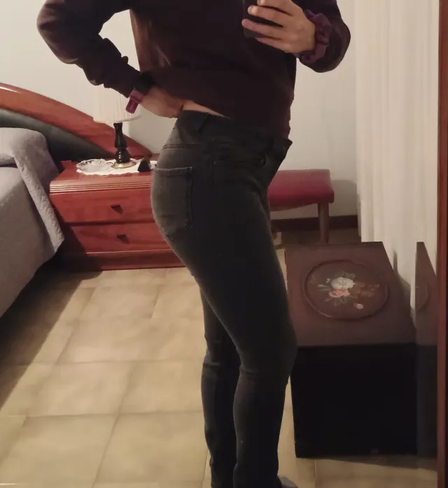 Pantalón vaquero gris oscuro