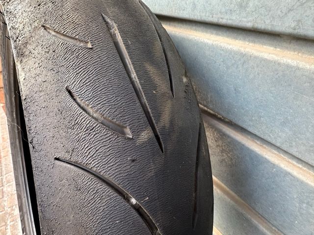 Pareja Neumáticos Metzeler M9 RR