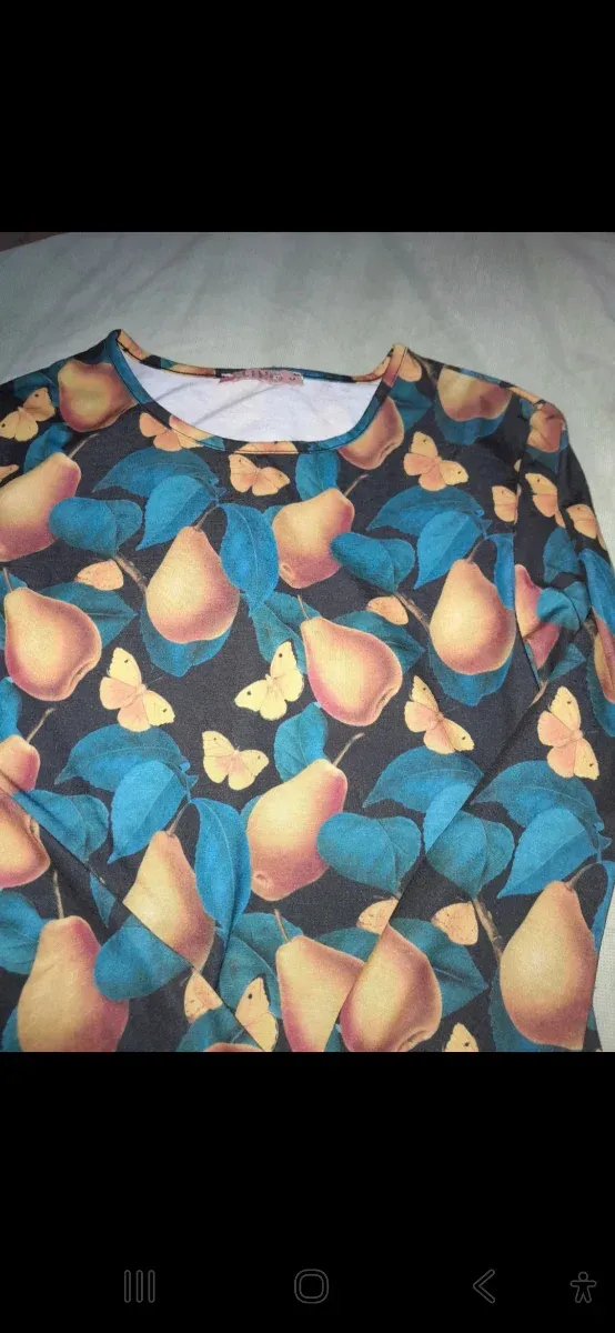 T-shirt fantasia pere e farfalle