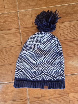 Gorro de punto con pompón