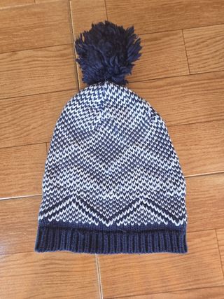 Gorro de punto con pompón