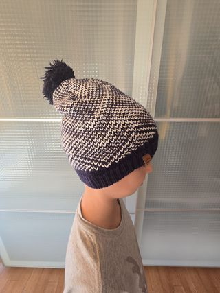 Gorro de punto con pompón