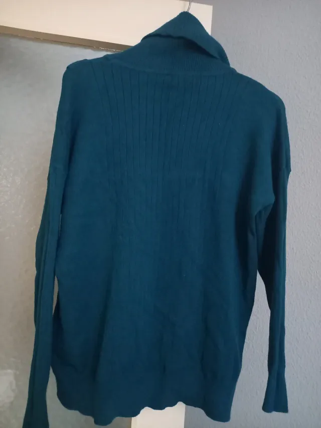 Chaleco cuello alto botones