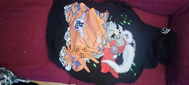 Sudadera Negra con Diseño Anime