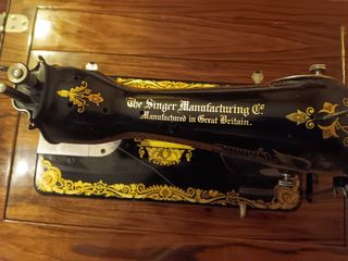 Máquina de coser Singer con mueble