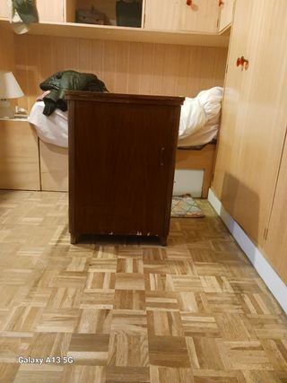 Máquina de coser Singer con mueble
