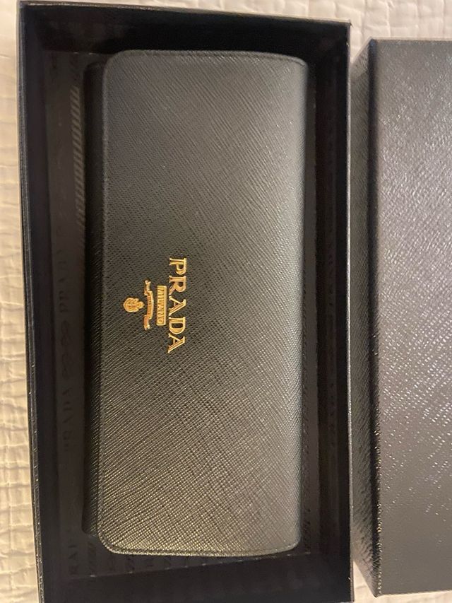 Billetera Prada Piel Negra Mujer Sin Estrenar