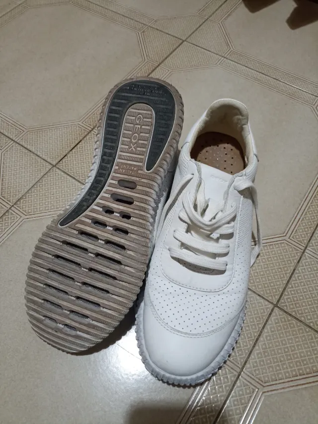 Zapatillas Geox Blancas.