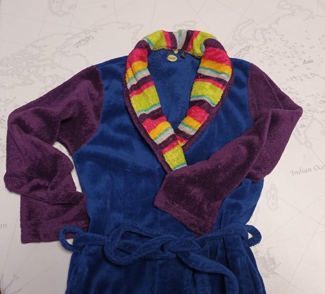 Albornoz infantil con rayas