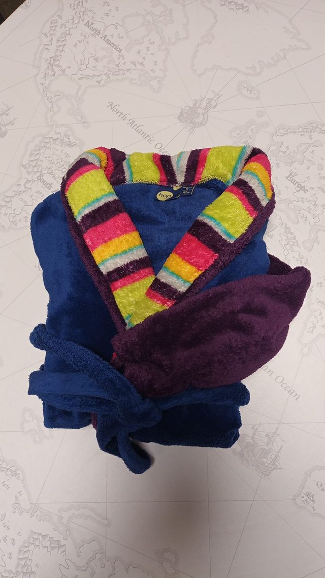 Albornoz infantil con rayas