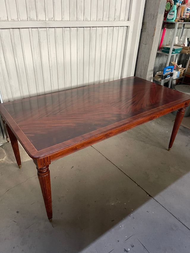 Mesa de comedor de madera antigua restaurada