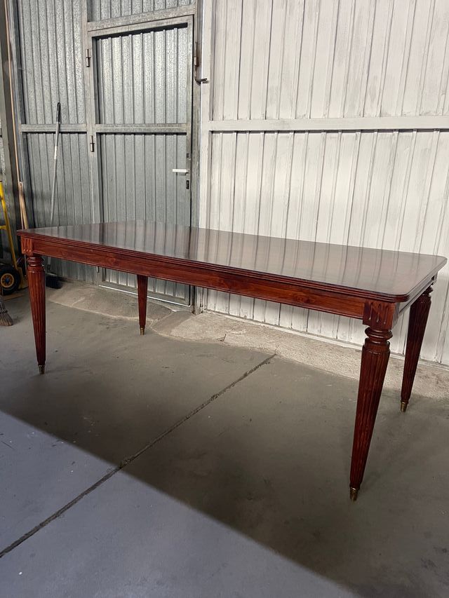 Mesa de comedor de madera antigua restaurada