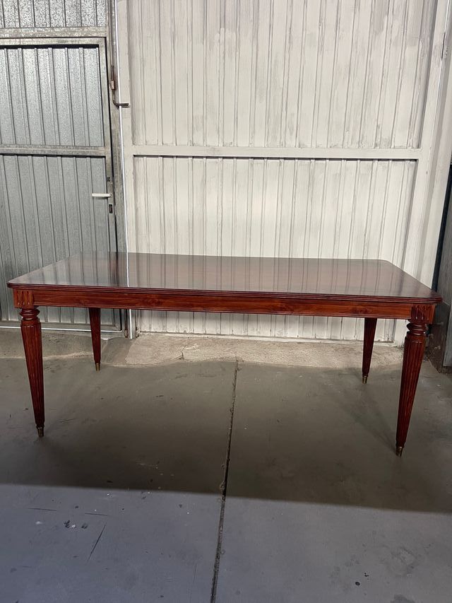 Mesa de comedor de madera antigua restaurada