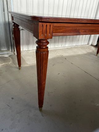 Mesa de comedor de madera antigua restaurada