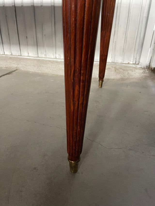 Mesa de comedor de madera antigua restaurada