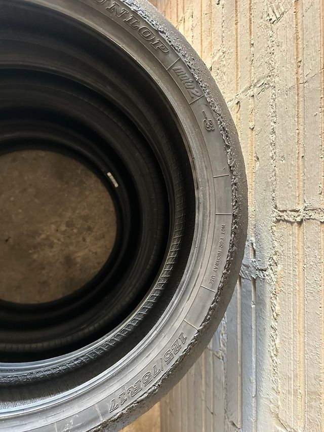 Juegos neumáticos slick Moto2