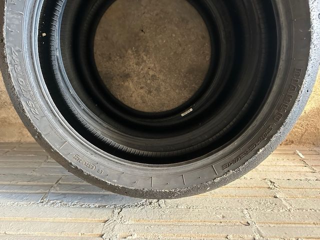 Juegos neumáticos slick Moto2