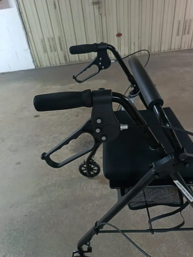 Andador-Tacatá Plegable con Asiento y Cesta