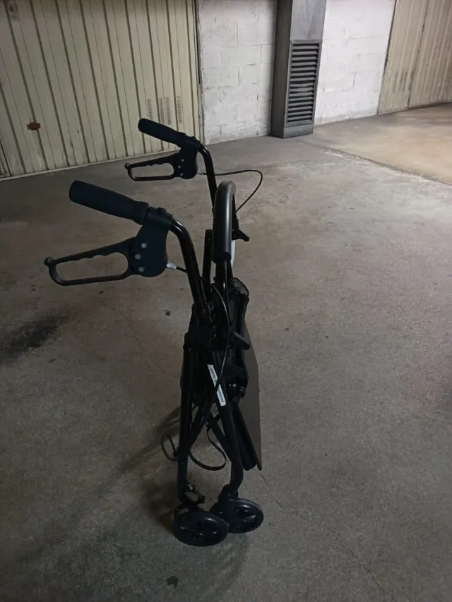 Andador-Tacatá Plegable con Asiento y Cesta