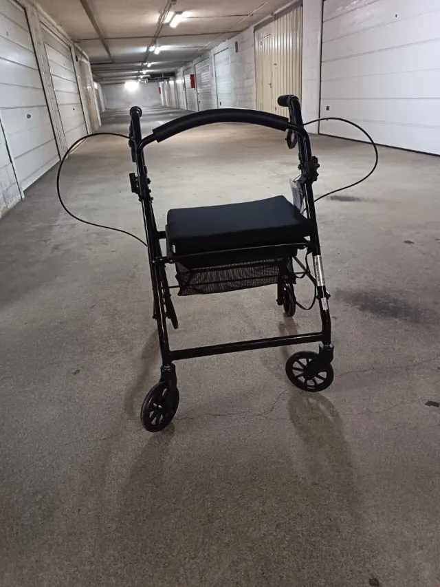 Andador-Tacatá Plegable con Asiento y Cesta