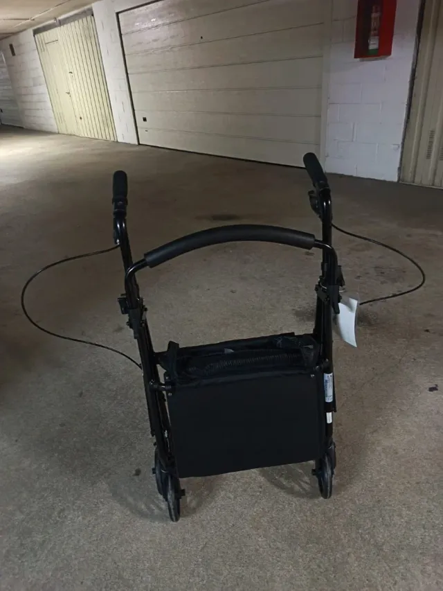 Andador-Tacatá Plegable con Asiento y Cesta