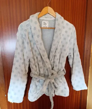 Bata de terciopelo azul turquesa con lunares