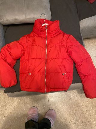 Chaqueta corta Bershka roja talla S