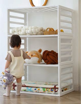 Parque infantil convertible en estanterías