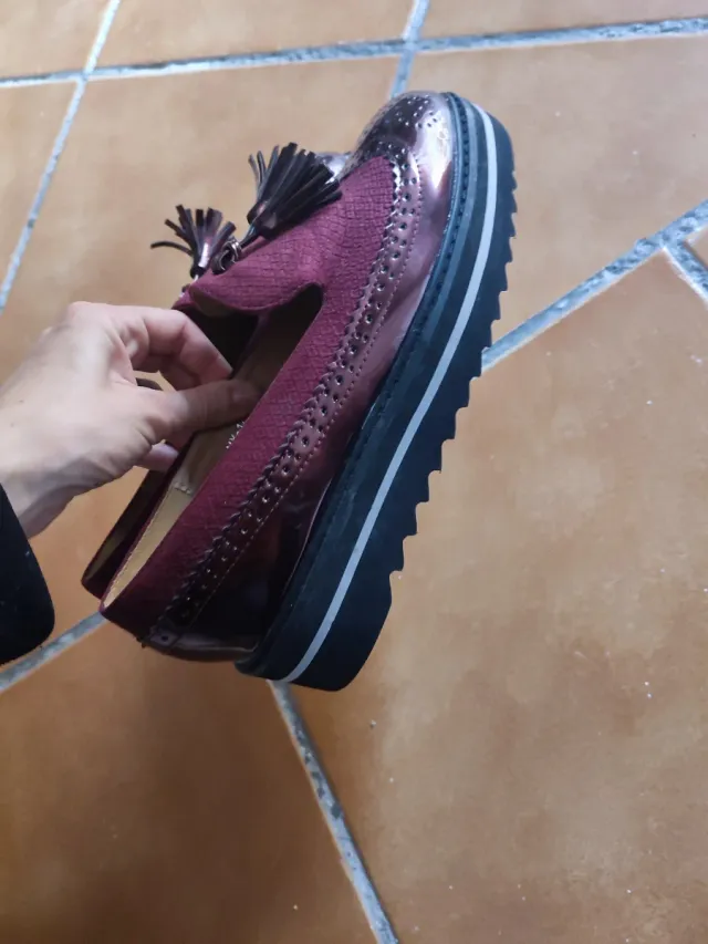 Scarpe bordeaux con frange
