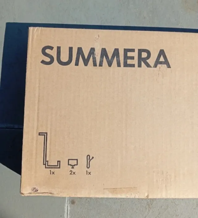 Soporte metálico para ordenador de sobremesa