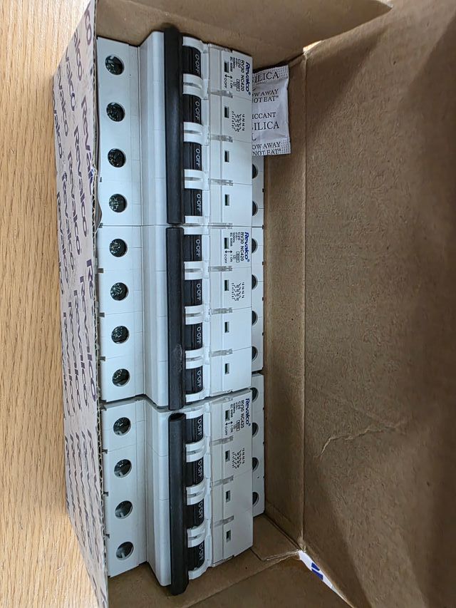 Magnetotérmico Revalco RV30NC420 4P 20A 6kA