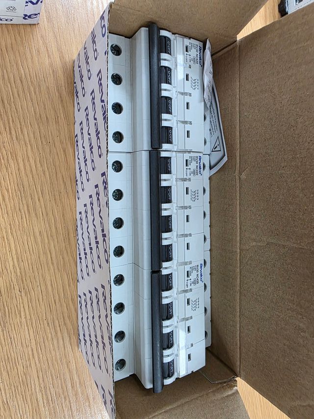 Magnetotérmico Revalco RV30NC420 4P 20A 6kA