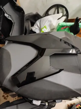 Embellecedor Estribera Derecha Honda ADV 350