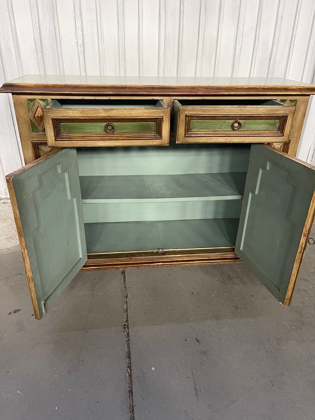 Cómoda de madera pintada a mano antigua restaurada