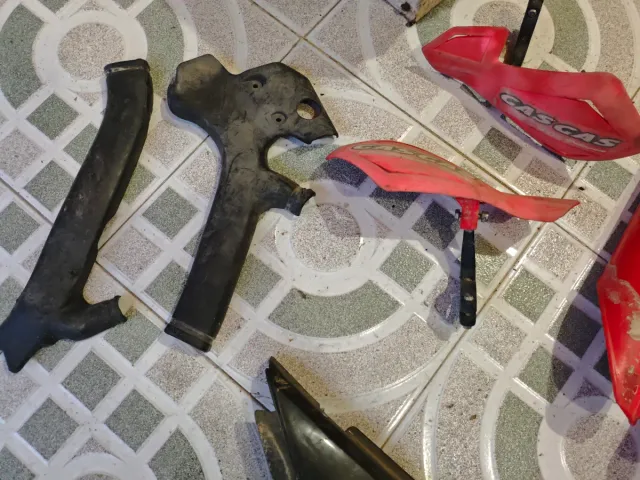 Piezas Gas Gas EC250 (Faro, Guardabarros, Corona)