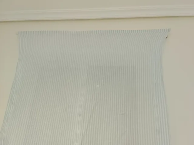 Estores de tela a rayas azules y blancas