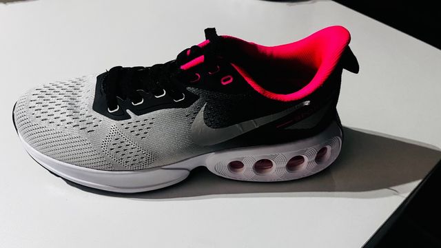 Zapatillas Nike chica grises y rosas