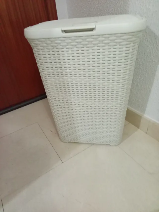 Cesto Ropa Sucia Plástico blanco imitación mimbre