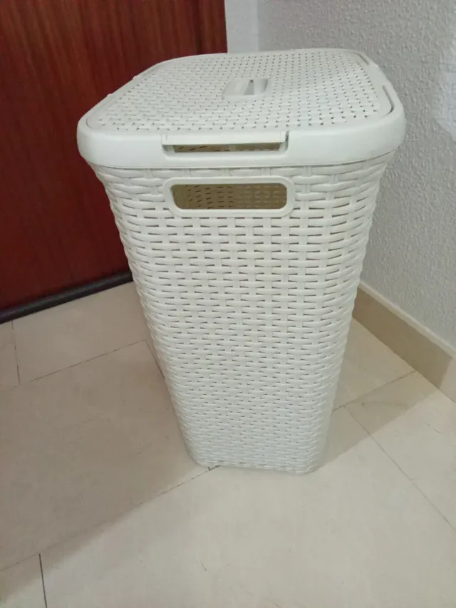 Cesto Ropa Sucia Plástico blanco imitación mimbre