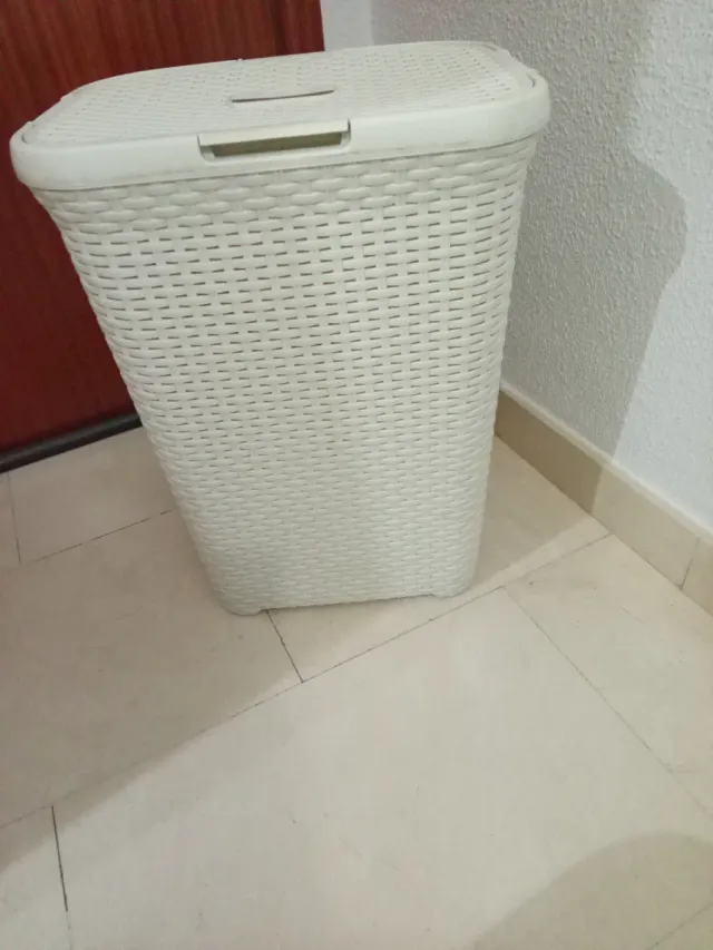 Cesto Ropa Sucia Plástico blanco imitación mimbre
