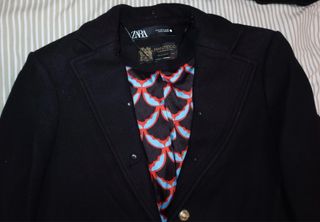 Abrigo largo ZARA negro con forro estampado
