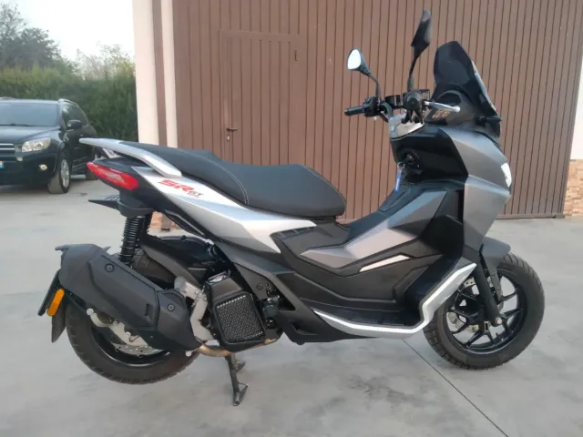 Aprilia SR GT 125 Scooter Prácticamente nueva
