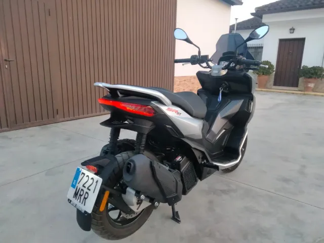 Aprilia SR GT 125 Scooter Prácticamente nueva