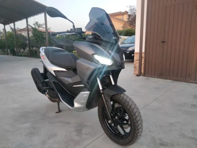 Aprilia SR GT 125 Scooter Prácticamente nueva