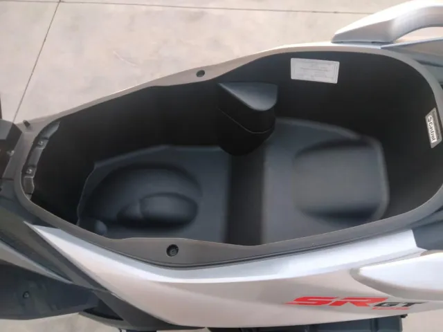 Aprilia SR GT 125 Scooter Prácticamente nueva