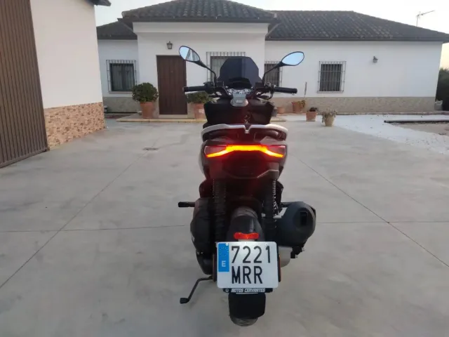 Aprilia SR GT 125 Scooter Prácticamente nueva